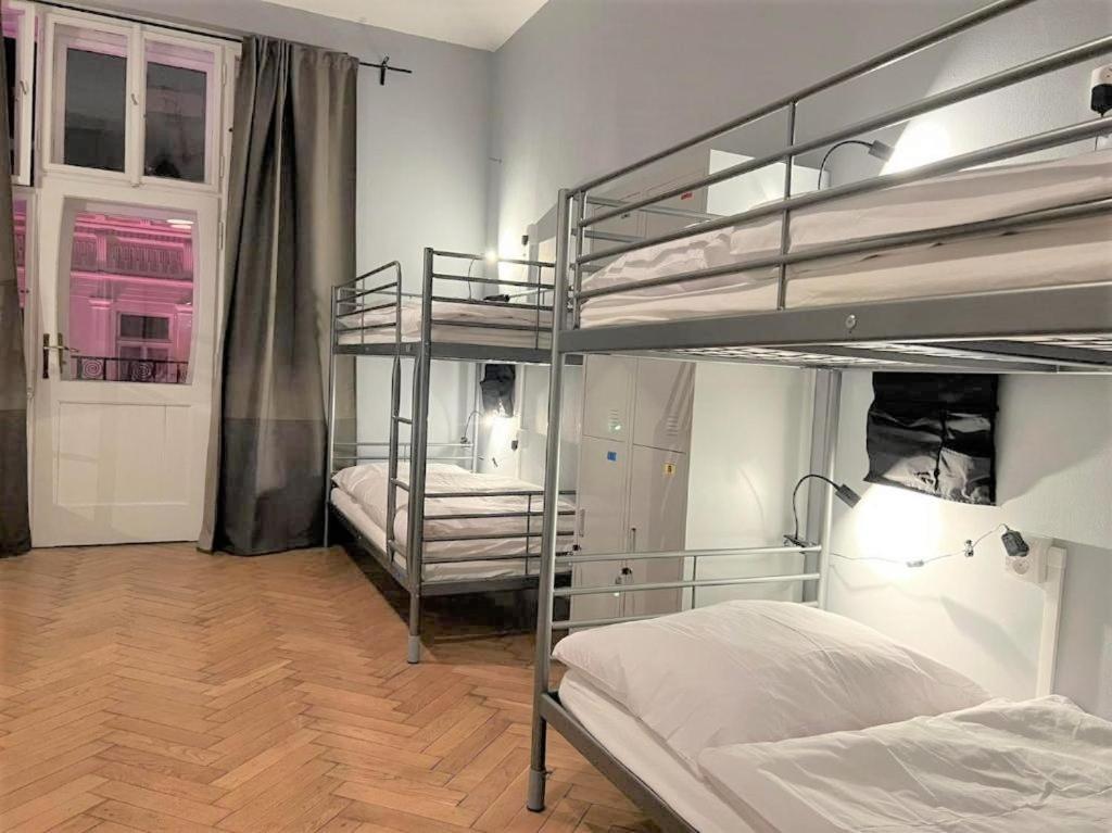 Globe Hostel Prague Adults Only Praga Exterior foto