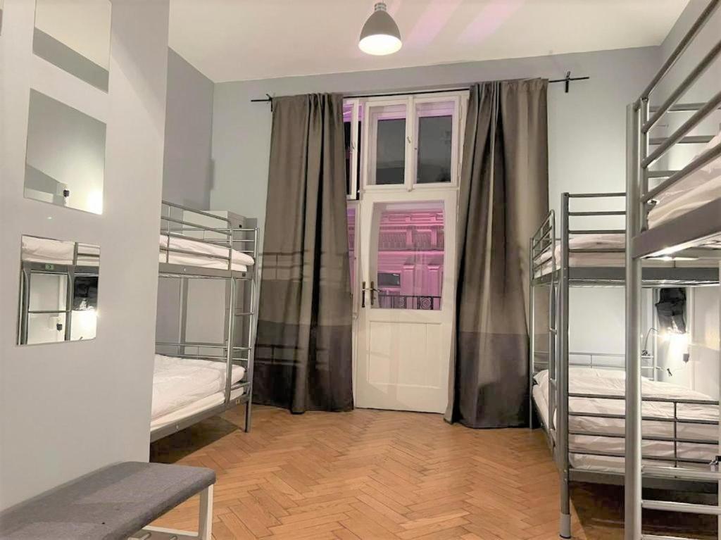 Globe Hostel Prague Adults Only Praga Exterior foto